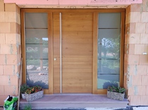 Holzhaustür nach Kundenwunsch angefertigt