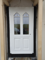 Holzhaustür nach außen öffnend