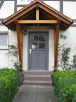 Holzhaustür in Niedermeiser